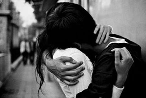 black,and,white,couple,hug,love,bw,b,w-6c0fc32a481b20f79e4357410b97a3de_h.jpg