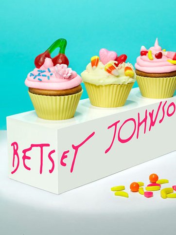 betsey-johnson-cupcakes.jpg