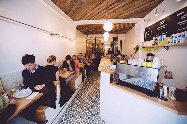 Kinfolk_City_Guide_Paris_Holybelly_11-750x500.jpg