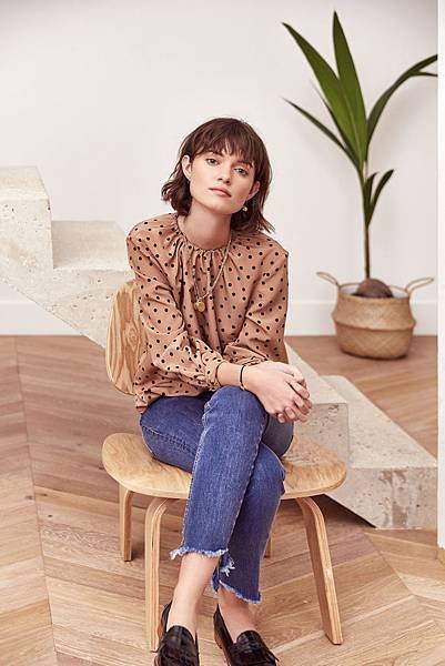 ma18_-_blouse_myle_ne_camel_a_pois_et_mocassins_raoul_noirs.jpg