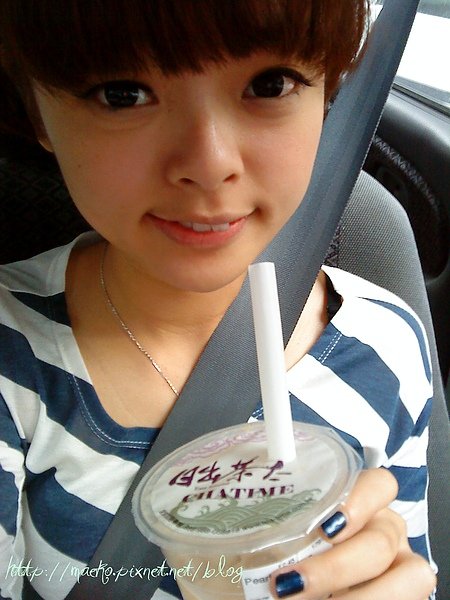 Chatime in the car .jpg