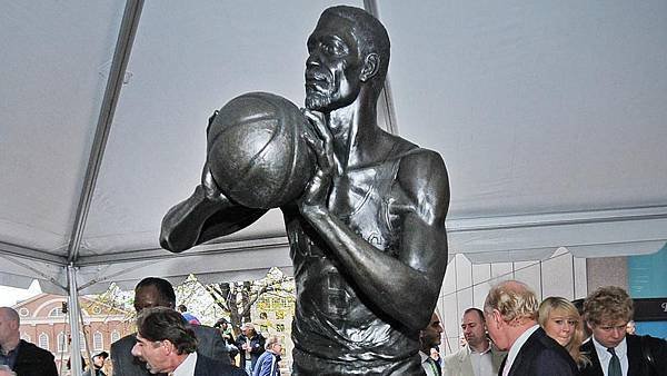 Bill-Russell-statue2