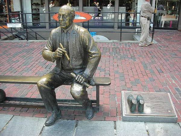 Red-Auerbach-statue2