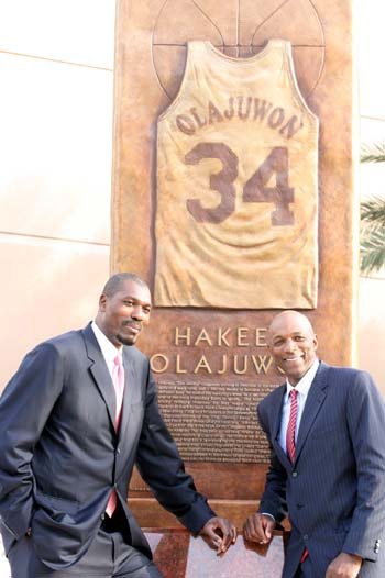 Hakeem-Olajuwon-statue2