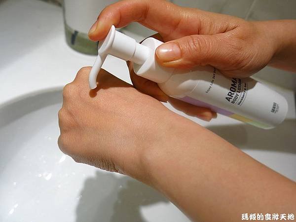 巧研黑莓香氛保濕身體乳16.JPG