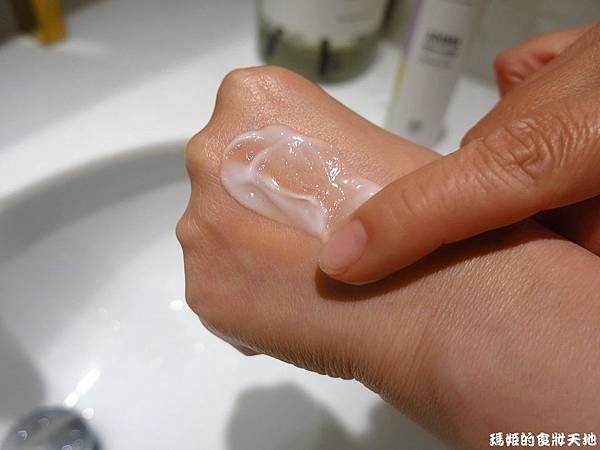 巧研黑莓香氛保濕身體乳18.JPG