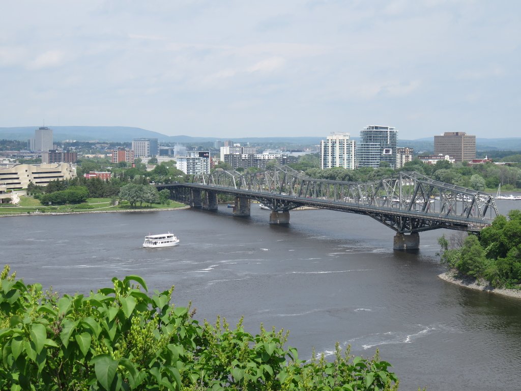 渥太華河上的鐵橋.JPG