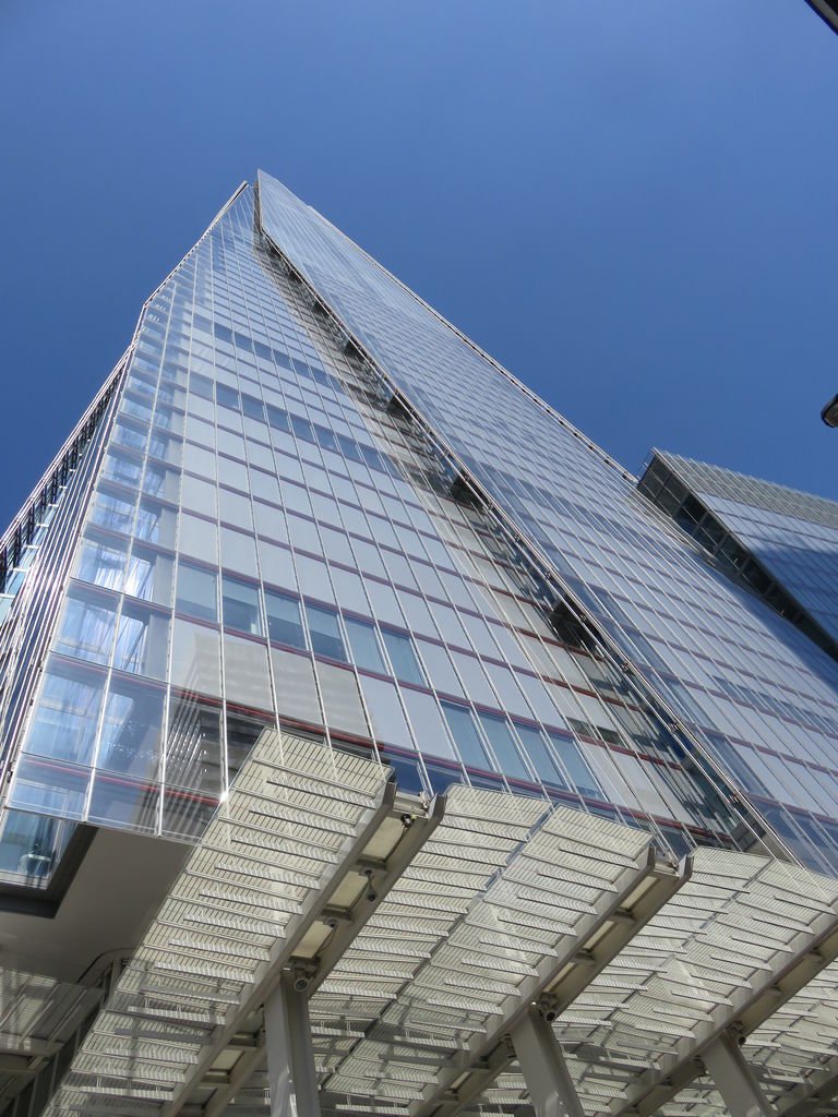 直立式的建築.JPG