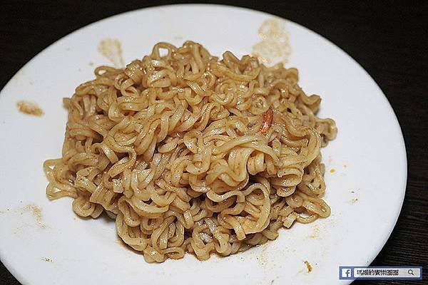 新北三重【齊味麻辣火鍋三重店】超正點麻辣鍋讓我吃到了。三重麻辣鍋。三重美食。徐匯中學麻辣鴛鴦鍋