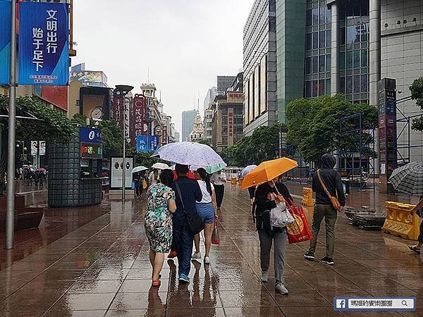 上海自由行【南京東路步行街/外灘/和平飯店】黃埔江美景。電影場景。世界元首下塌酒店。沈大成點心店。苿莉酒廊