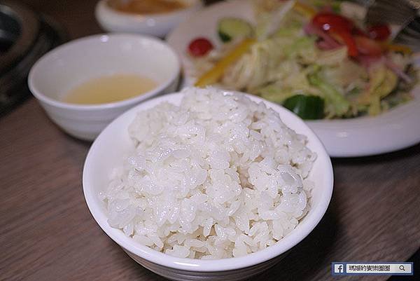 桃園美食【山奧屋無煙燒肉-桃園南崁店】桃園南崁燒肉推薦。中秋烤肉。慶生聚餐享優惠。專業桌邊服務