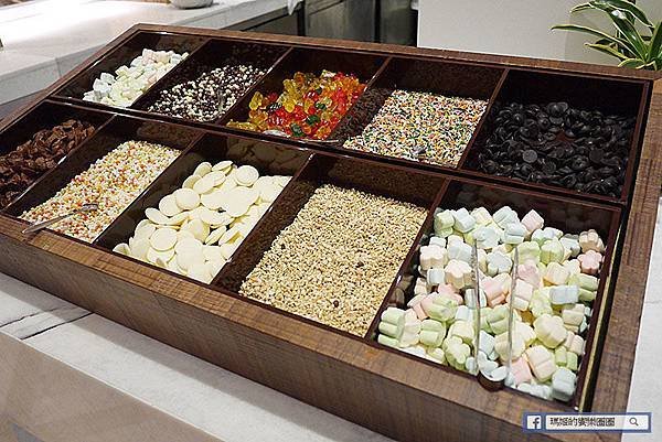 內湖BUFFET吃到飽推薦【豐FOOD-海陸百匯．多國料理】九月辦桌夯肉吃烤乳豬好過癮！夏趴夯肉BBQ PARTY九月周五限定