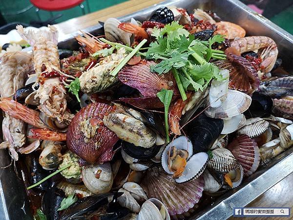青島住宿【青島亞朵酒店】青島五四廣場飯店推薦/青島江西路站住宿/韓家大缸海鮮大排檔