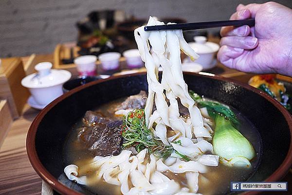 成功國宅美食【太ONE牛肉麵/少小白頂級豆奶】台北牛肉麵推薦/科技大樓美食