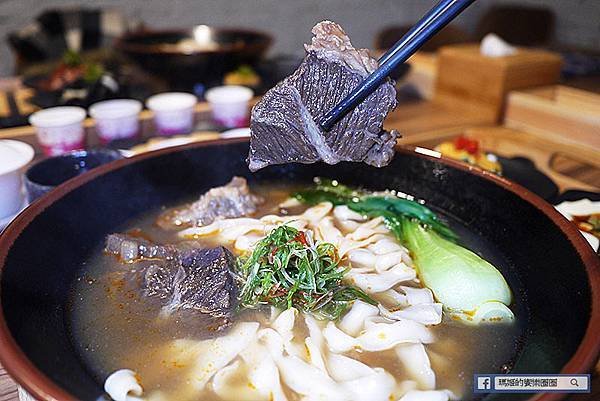 成功國宅美食【太ONE牛肉麵/少小白頂級豆奶】台北牛肉麵推薦/科技大樓美食