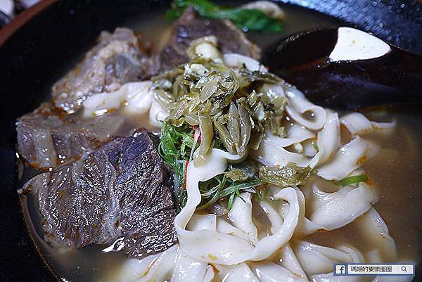 成功國宅美食【太ONE牛肉麵/少小白頂級豆奶】台北牛肉麵推薦/科技大樓美食