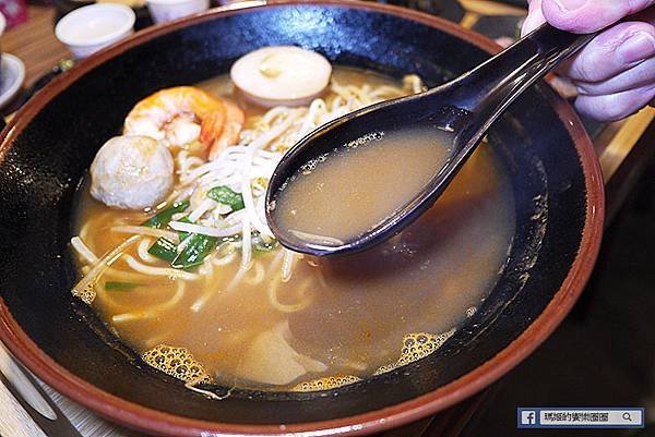 成功國宅美食【太ONE牛肉麵/少小白頂級豆奶】台北牛肉麵推薦/科技大樓美食