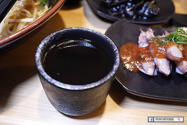 成功國宅美食【太ONE牛肉麵/少小白頂級豆奶】台北牛肉麵推薦/科技大樓美食