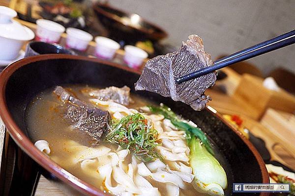 成功國宅美食【太ONE牛肉麵/少小白頂級豆奶】台北牛肉麵推薦/科技大樓美食