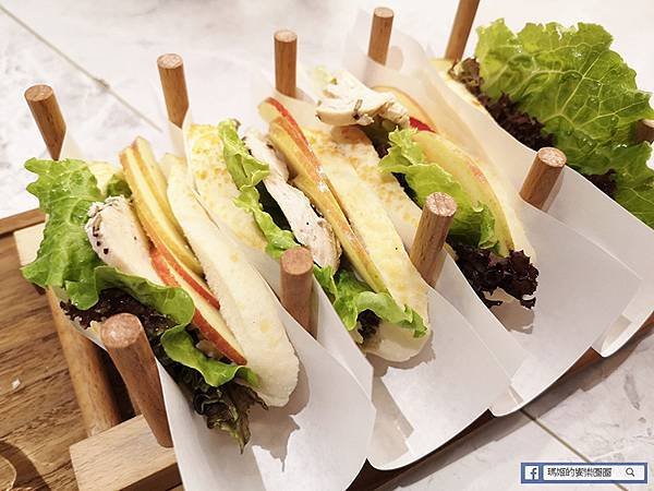 台北信義咖啡館【成真咖啡-台北Bellavita信義店】舒芙蕾太好吃了！還有三種風味的彩虹飯/2021Bellavita聖誕裝置藝術