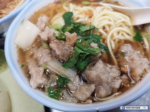 基隆必吃肉焿推薦【金龍肉焿】基隆最好吃的肉焿和脆皮豬腳！晚來吃不到哦！