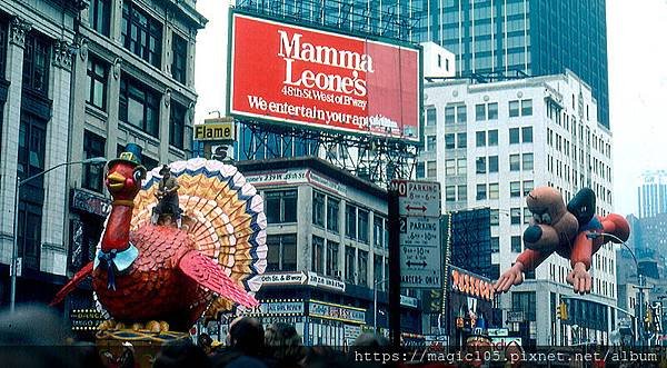 800px-Macys-parade-1979.jpg