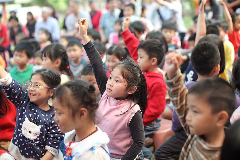 私立幼稚園歡慶兒童節魔術小丑表演	