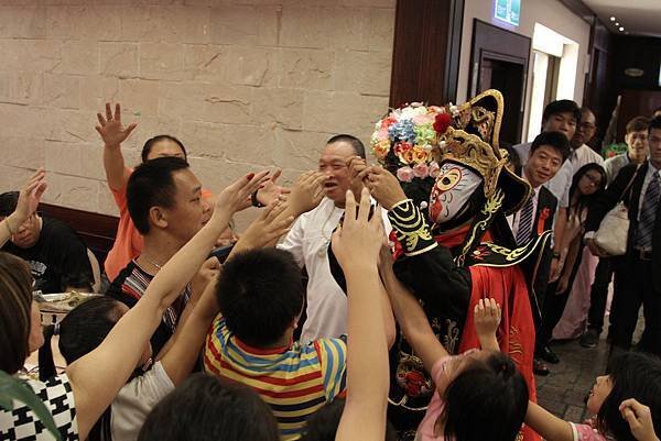 建輝＆欣陵魔幻婚禮喜宴魔術表演、小丑氣球、川劇變臉、樂團表演、婚禮主持