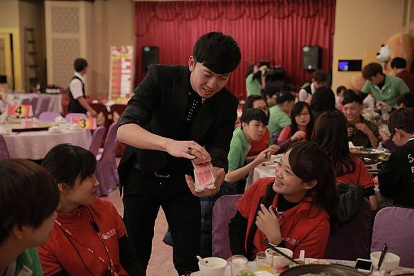 大潤發春酒魔術表演、春酒主持