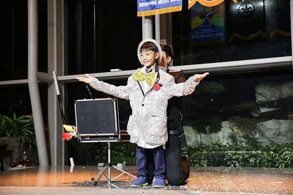 台中扶輪社聖誕晚會活動魔術表演