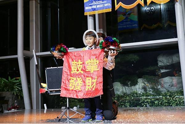 台中扶輪社聖誕晚會活動魔術表演