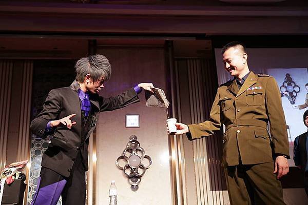 元弘草本尾牙活動主持、魔術表演、川劇變臉