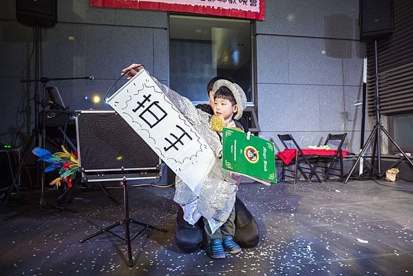 理和原風景社區聖誕晚會雙人樂團、活動主持、燈光音響、魔術表演、迎賓小丑