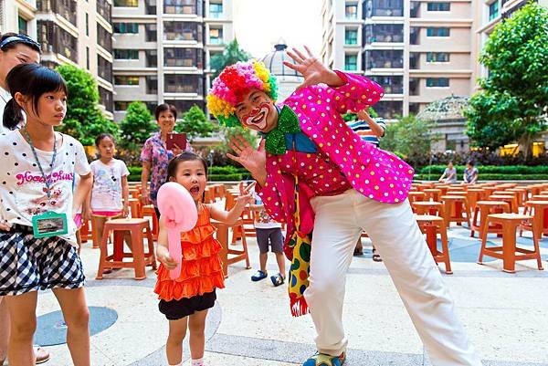 麗景社區中秋晚會三人樂團、活動主持、魔術表演、川劇變臉、氣球小丑