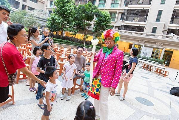 麗景社區中秋晚會三人樂團、活動主持、魔術表演、川劇變臉、氣球小丑