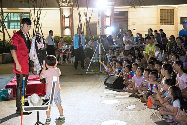 麗景社區中秋晚會三人樂團、活動主持、魔術表演、川劇變臉、氣球小丑