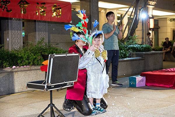 麗景社區中秋晚會三人樂團、活動主持、魔術表演、川劇變臉、氣球小丑