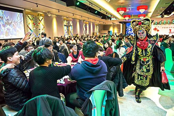 中華精測尾牙三人舞團、魔術表演、川劇變臉