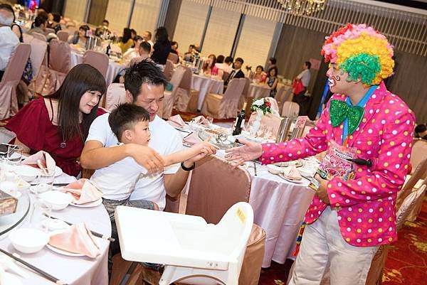 育地魔幻婚禮迎賓小丑、魔術表演