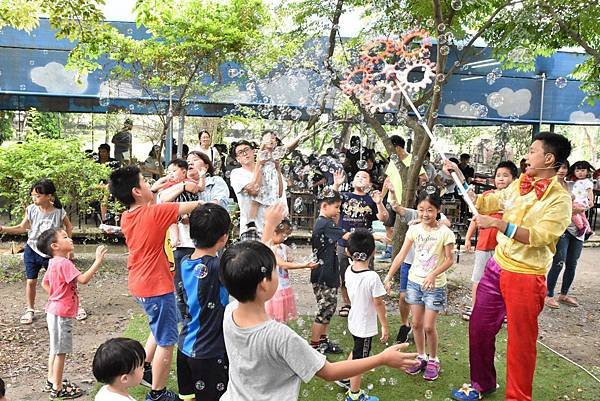 潭子大木塊休閒農場福斯車聚氣球小丑、魔幻泡泡