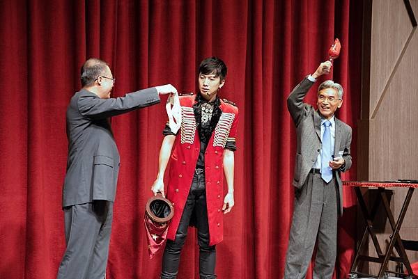 中興EMBA春酒魔術表演、三人熱舞、川劇變臉、活動主持