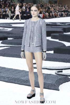 Chanel S/S 2011 : Karmen Pedaru