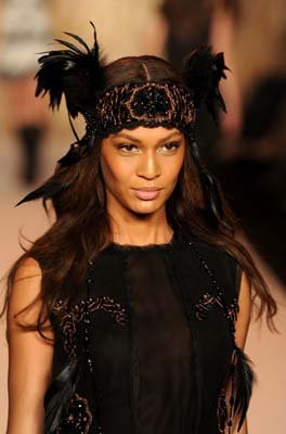 Anna Sui S/S 2011 : Joan Smalls