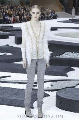 Chanel S/S 2011 : Julia Nobis