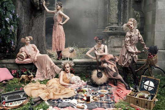 Vogue September 2007 - Guinevere van Seenus, Sasha Pivovarova,Caroline Trentini, Coco Rocha &amp; Agyness Deyn