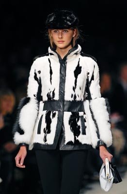 Burberry Prorsum F/W 2011 - Lisanne De Jong