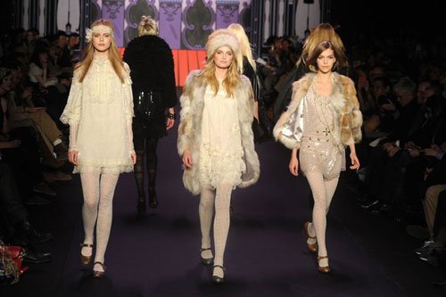 Anna Sui F/W 2011 - Frida Gustavsson,LilyDonaldson,Arizona Muse