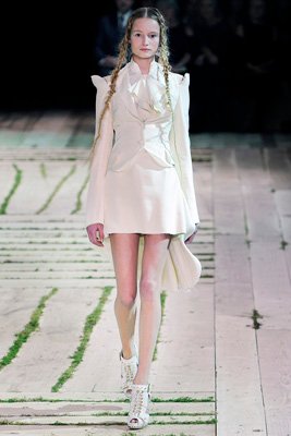 Alexander McQueen S/S 2011 : Maud Welzen 