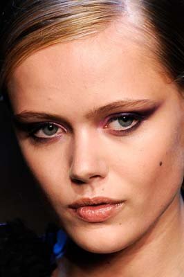 Jason Wu S/S 2011 : Frida Gustavsson