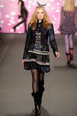 Anna Sui F/W09 - Lily Donaldson